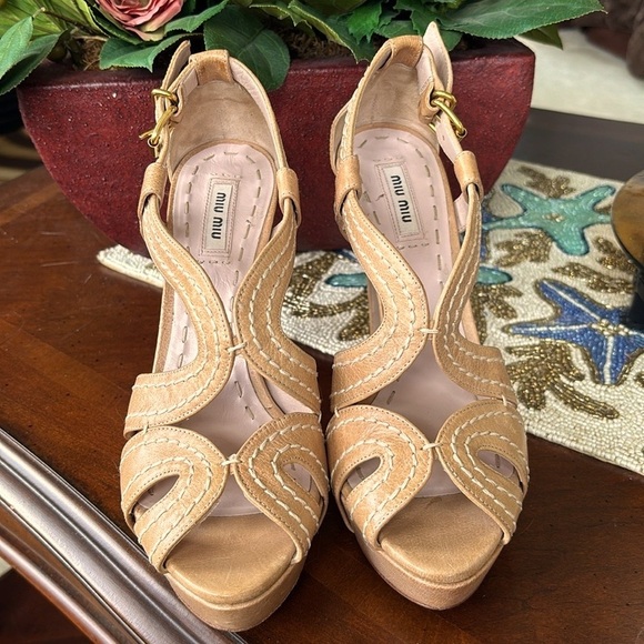 MIU MIU Leather Platform High Heels Neutral Tan Stitched Peep Toe Slingback - Picture 3 of 14